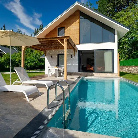 Muestakil Yuezme Havuzlu Genis Bahceli Villa Loft Fethiye
