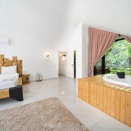 Villa Muestakil Yuezme Havuzlu Genis Bahceli Villa Loft Fethiye