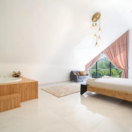Muestakil Yuezme Havuzlu Genis Bahceli Villa Loft Fethiye