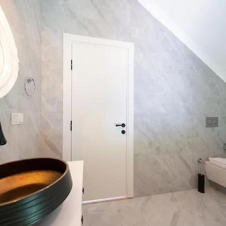 Muestakil Yuezme Havuzlu Genis Bahceli Villa Loft *