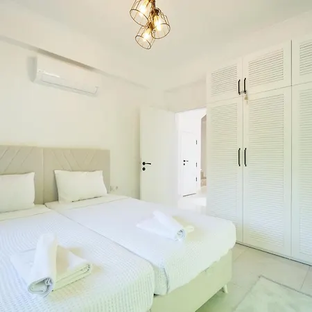 Villa Muestakil Yuezme Havuzlu Genis Bahceli Villa Loft *