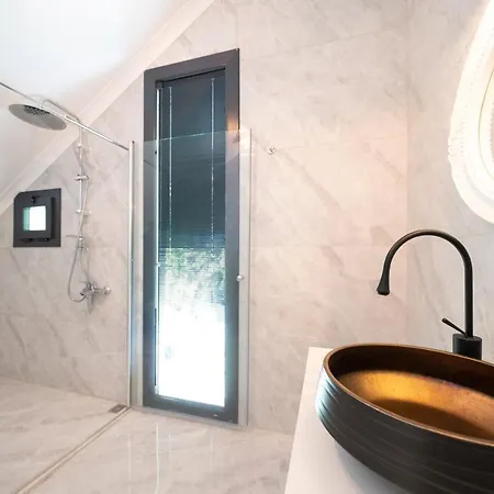 Muestakil Yuezme Havuzlu Genis Bahceli Villa Loft *
