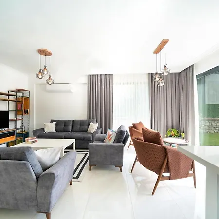 Muestakil Yuezme Havuzlu Genis Bahceli Villa Loft Villa *