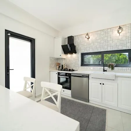 Muestakil Yuezme Havuzlu Genis Bahceli Villa Loft * Fethiye
