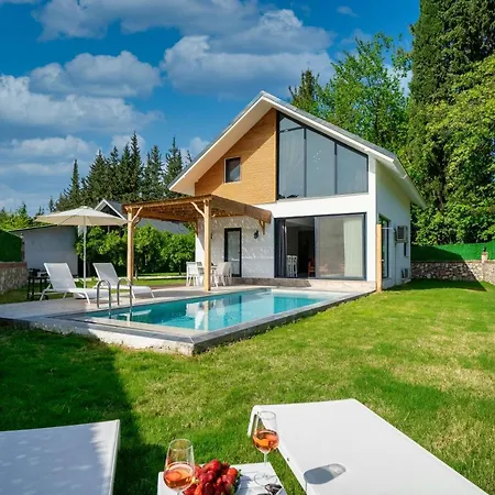 Muestakil Yuezme Havuzlu Genis Bahceli Villa Loft * Fethiye