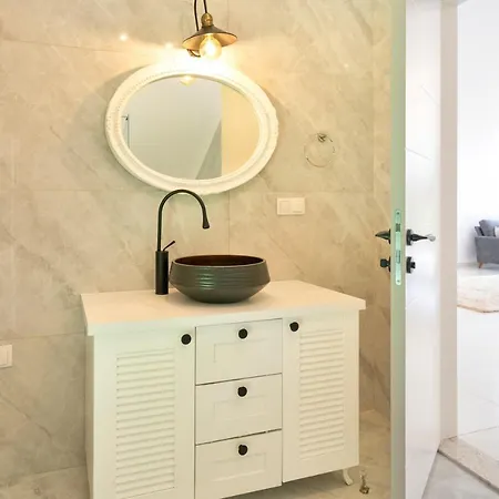 Villa Muestakil Yuezme Havuzlu Genis Bahceli Villa Loft